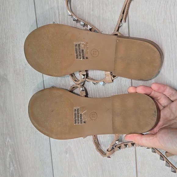 Steve Madden Women Travel Strappy Tan Studded Sandals Slide Flats Shoes Sz 7.5 - Picture 9 of 10